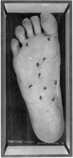 Marcel Duchamp: Torture-morte, 1959. Painted plaster, synthetic flies, and paper mounted on wood, with glass, 29.5 × 13.4 × 5.6 cm.